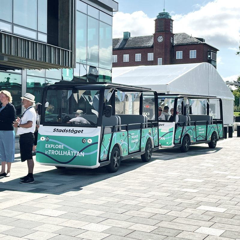 Bildekor och foliering av Stadståget i Trollhättan, designad och monterad av Citrusign.